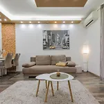 Slate Wood Apartment *
