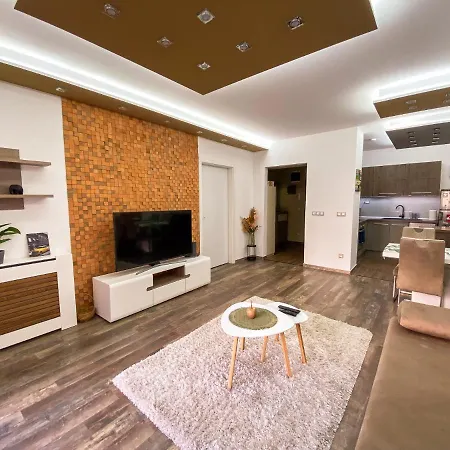 Slate Wood Apartman *